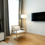 Aesthetic Newly Renovated Apartment Located Near Belvedere Castle, 15 Minutes From Stephansplatz
